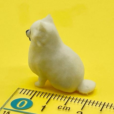 1/12 ミニチュア　ポメラニアン白　犬　フィギュア　ドールハウスに　ペットフィギュア　ジオラマ　ミニカーに