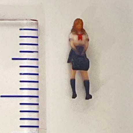 Nゲージ　1/150 フィギュア　セーラー服　おさげカバン　1/64より小