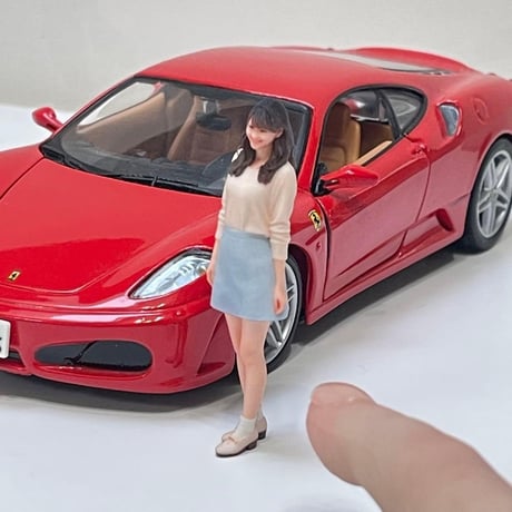 1/24 可愛いお姉さん　フィギュア　ミニカーに　1/64より大　ミニチュア