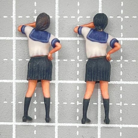 1/64 フィギュア2体　JK 女子高生　ミニチュア　ミニカーに　ジオラマに