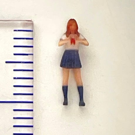 Nゲージ　1/150 フィギュア　JK セーラー服　ハート　1/64より小