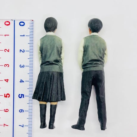 1/24 高校生男女　フィギュア二体　完成品　リアルフィギュア　ドールハウスに　ミニカーに　ジオラマに