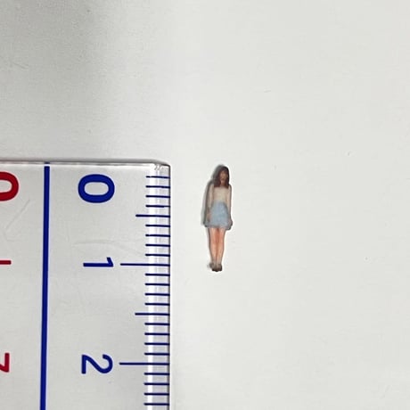 Nゲージ　1/150 可愛いお姉さん　フィギュア　ミニチュアイメージ　ジオラマ　レイアウト　鉄道模型