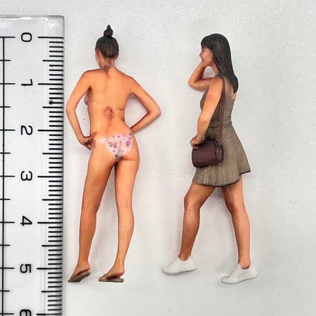 1/32 フィギュア2体　ヌミック　完成品　リアルフィギュア　ミニチュアイメージ　　　ミニカーに
