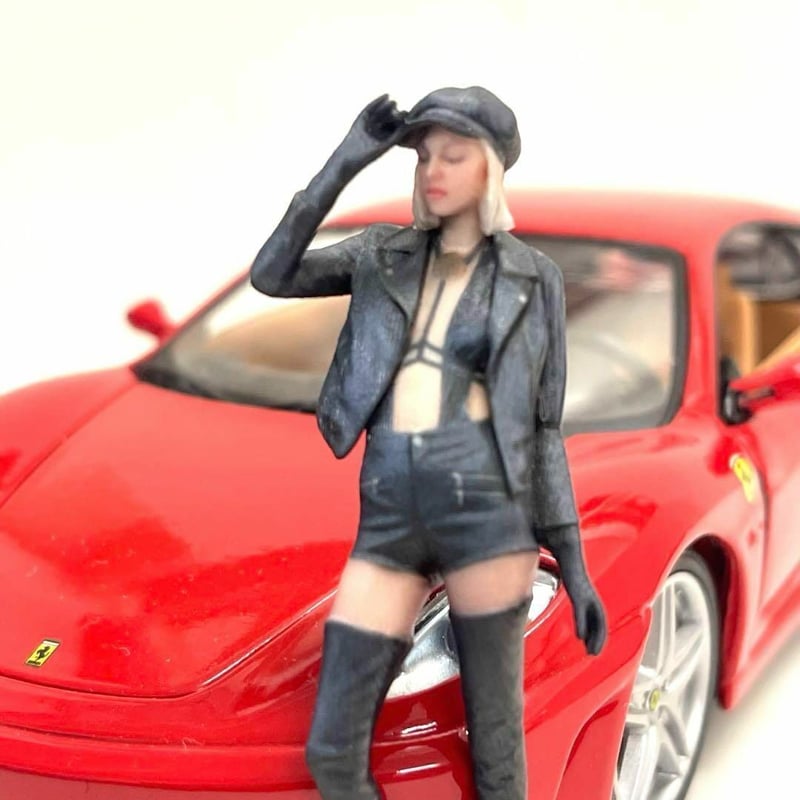 1/35 フィギュア2体　完成品　リオナ　ミニカーに　1/64より大　ミニチュア 1/32☆リオナ6体☆フィギュア☆ミニカーに☆1/64より大