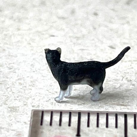 完成品　1/64 猫　ネコ　フィギュア　ミニカーに　トミカに　ミニチュア