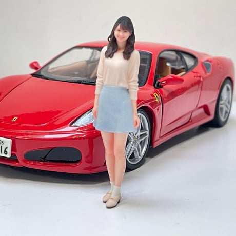 1/24 可愛いお姉さん　フィギュア　ミニカーに　1/64より大　ミニチュア
