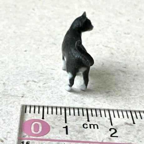 完成品　1/24 猫　ネコ　フィギュア　ミニチュア　1/64より大　ミニカーに