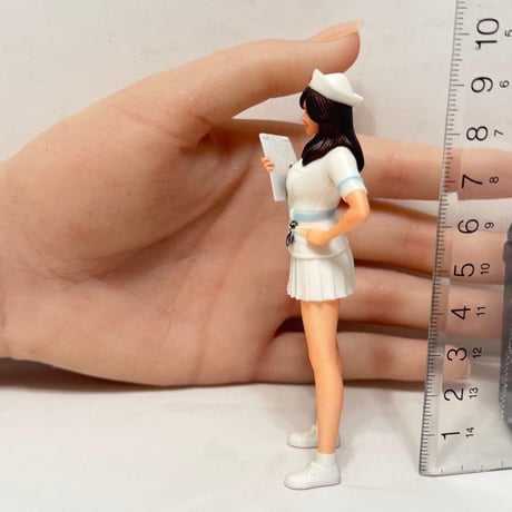 1/18 ナース　フィギュア　ミニカーに　ドールハウスに　リアルフィギュア　ミニチュアイメージ　完成品