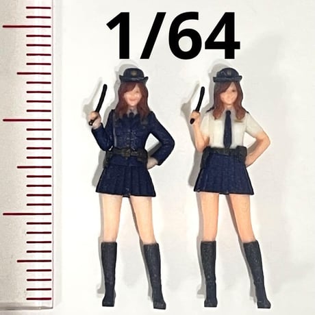 1/64 フィギュア2体　警官　婦警　警棒　ミニカー　トミカに　ジオラマ