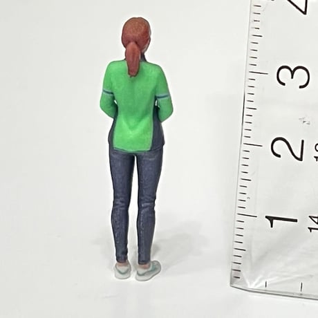 1/43 コンビニ店員F2 フィギュア　ファミマ風　リアルフィギュア　ミニチュア　完成品　３Dフィギュア　ミニカー　ジオラマ
