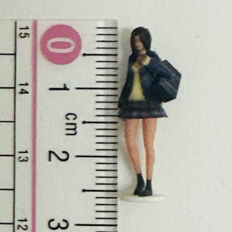 1/64 JK制服　フィギュア　女子高生　台座付き　ミニカーに　ジオラマに