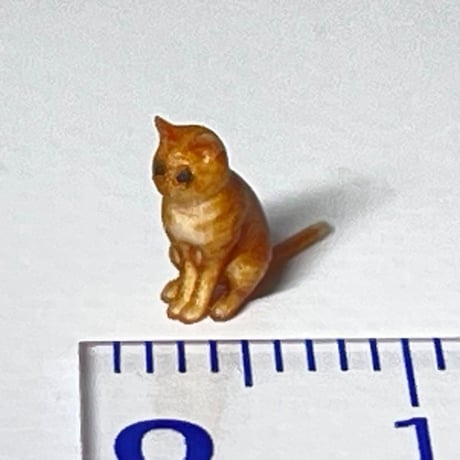 1/43 猫　茶トラ　ネコ　フィギュア　ミニカーに　1/64より大　ジオラマに
