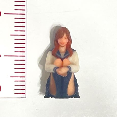 1/43 フィギュア　体育座り　セーラー服　JK ミニカーに　1/64より大