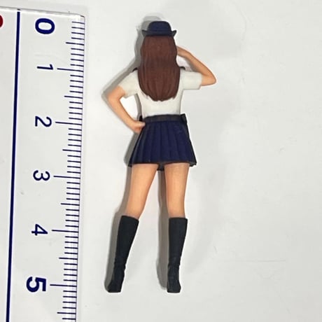 1/32 警官　婦警　フィギュア　半袖　敬礼　ミニカー　ジオラマ　1/64より大