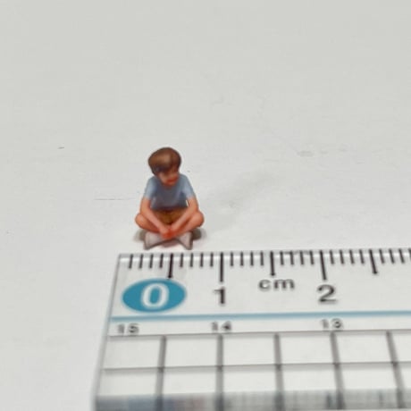 1/64 男の子　フィギュア　ミニチュア　ジオラマ　ミニカー　トミカに　完成品
