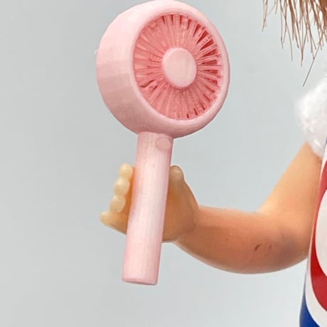 ミニチュア　ハンディファン3cm リカちゃんに　フィギュアに　1/64より大