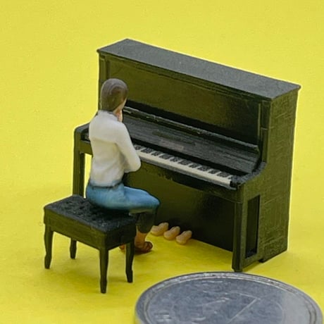 1/64 ピアノ　椅子付き　ミニチュア　フィギュアに　完成品　ジオラマ　ミニチュアイメージ　３D