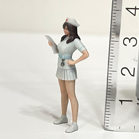 1/43 フィギュア　ナース　お姉さん　1/64より大　ミニカー　ジオラマに