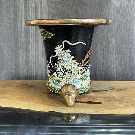 万年青鉢•おもと鉢　　 獅子と牡丹の陶器鉢・黒地金彩・足付き小型鉢 楽天市場】現品 高級 国産 万年青鉢 鶴 京楽焼 6号 植木鉢
