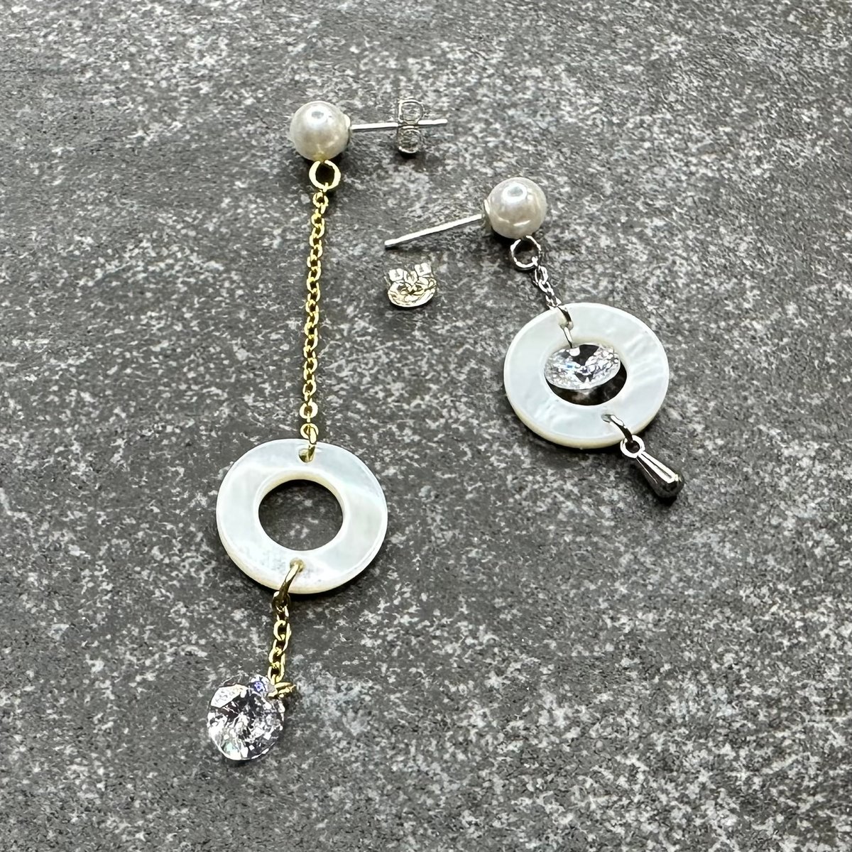 154】シェルリングキュービックアシンメトリー ピアス | BonBon Ange STORE