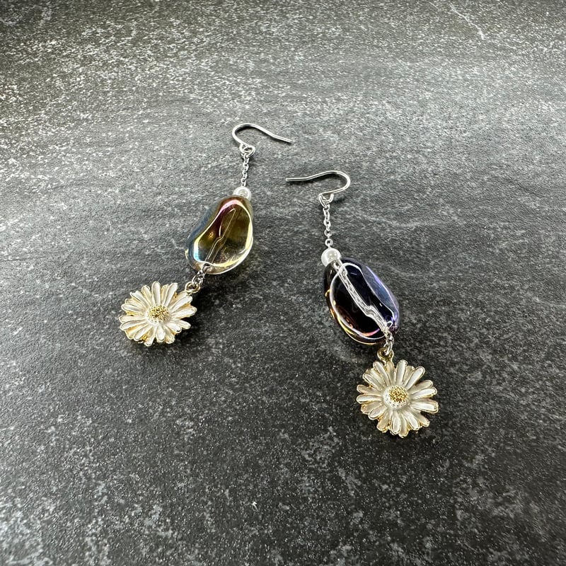 133】雫ビーズフラワーチャーム ピアス | BonBon Ange STORE