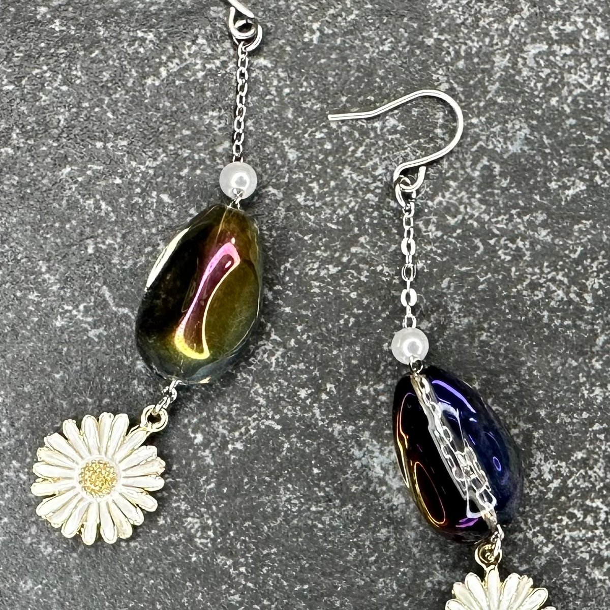 133】雫ビーズフラワーチャーム ピアス | BonBon Ange STORE