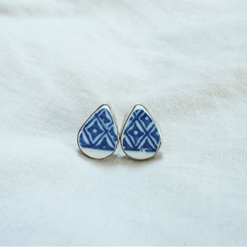 ケニア・ラム島 リサイクル発掘陶器ピアス ドットピアス | MauWa Circle