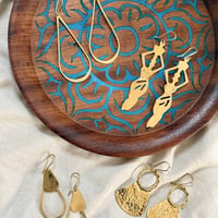 【リニューアル】ケニア産　ハンドメイド　真鍮ピアス