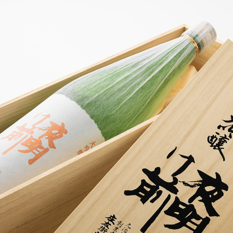 マニフィカ賞受賞】 大吟醸 《桐箱入》 1800ml | 「夜明け前」蔵元直送