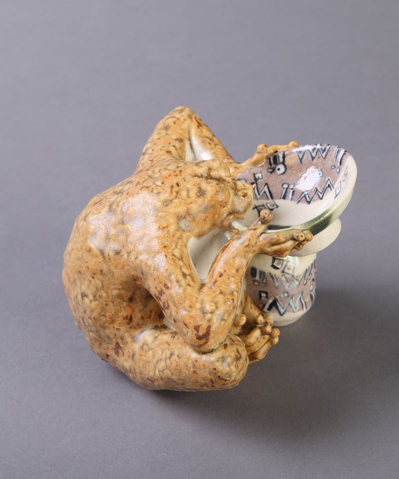 陶彫カエル「のんべい」／堀口五明笑 | 人気クラフト作家作品通販