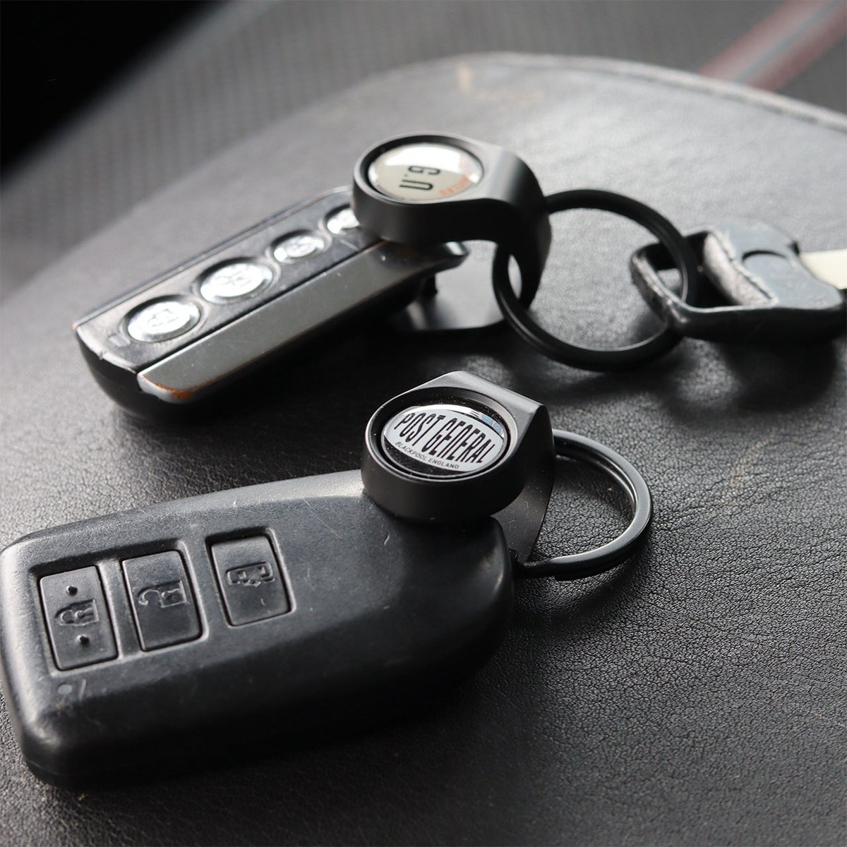 ZINC ALLOY VEHICLE KEY HOLDER / POST GENERAL |