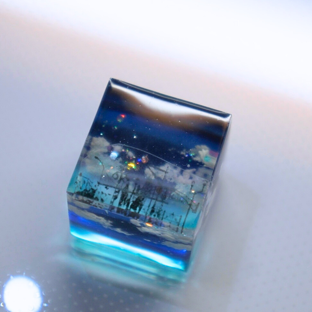 星浮かぶ深青空』 キューブオブジェ 観賞用 | 蒼空屋−レジン雑貨−