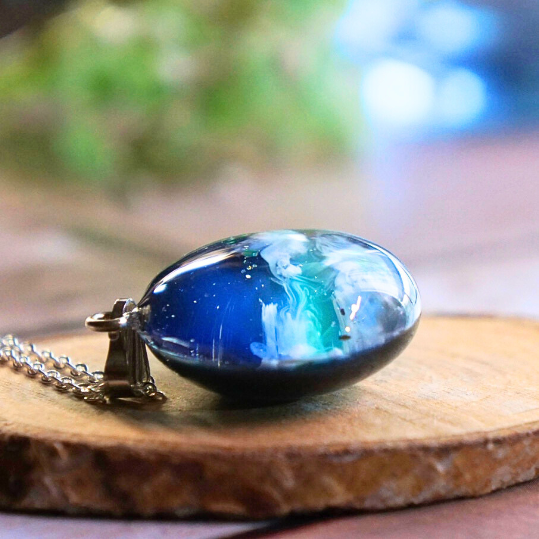 深い夜が明ける時』 円ネックレス | 蒼空屋−レジン雑貨−