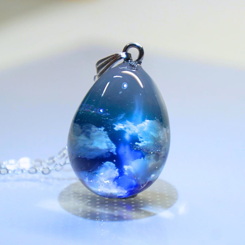 【再販未定】深海タツノオトシゴ鍵×宇宙レジンネックレス 再販未定】深海タツノオトシゴ鍵×宇宙レジンネックレス ハンドメイド