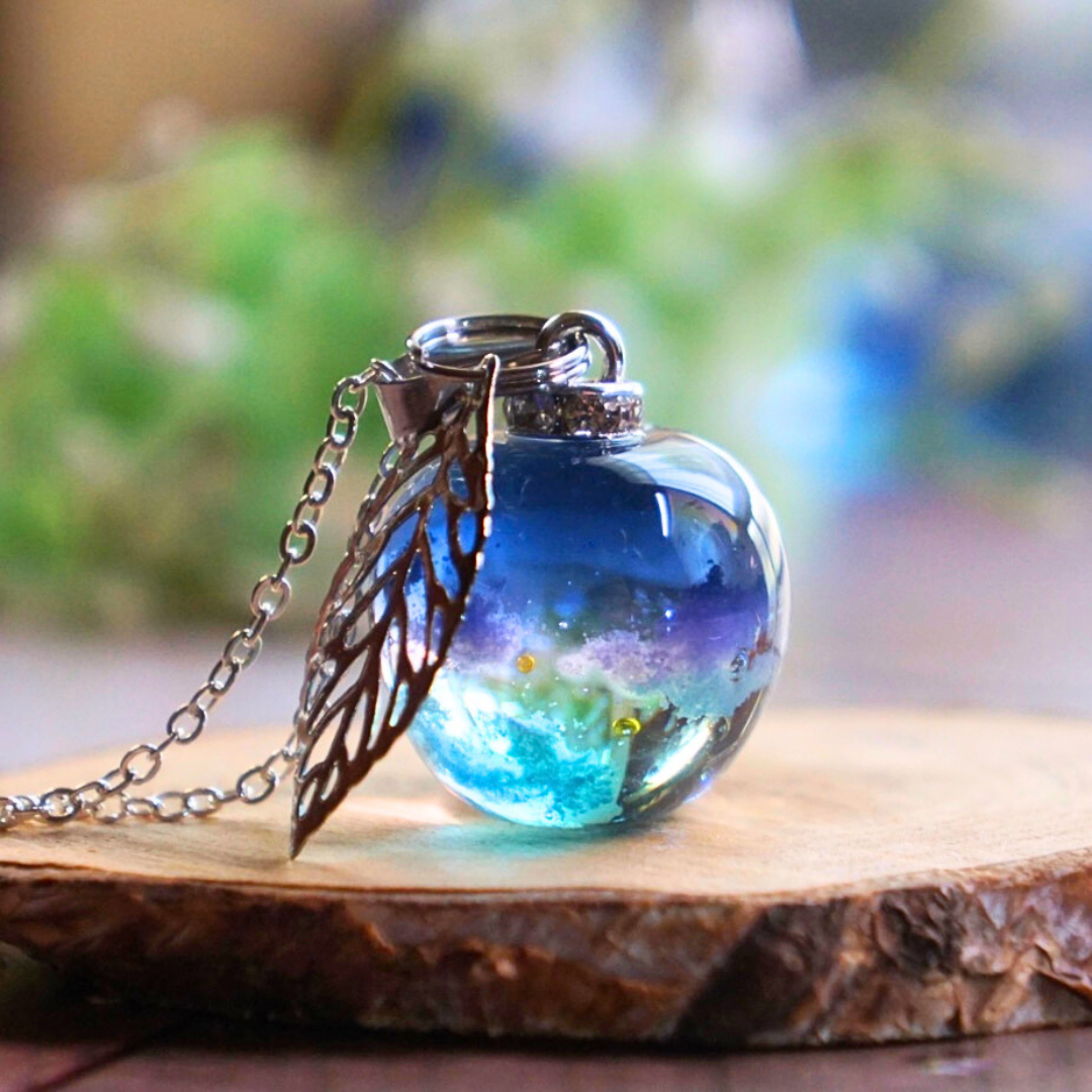 空色りんご−深青空−』 ネックレス | 蒼空屋−レジン雑貨−