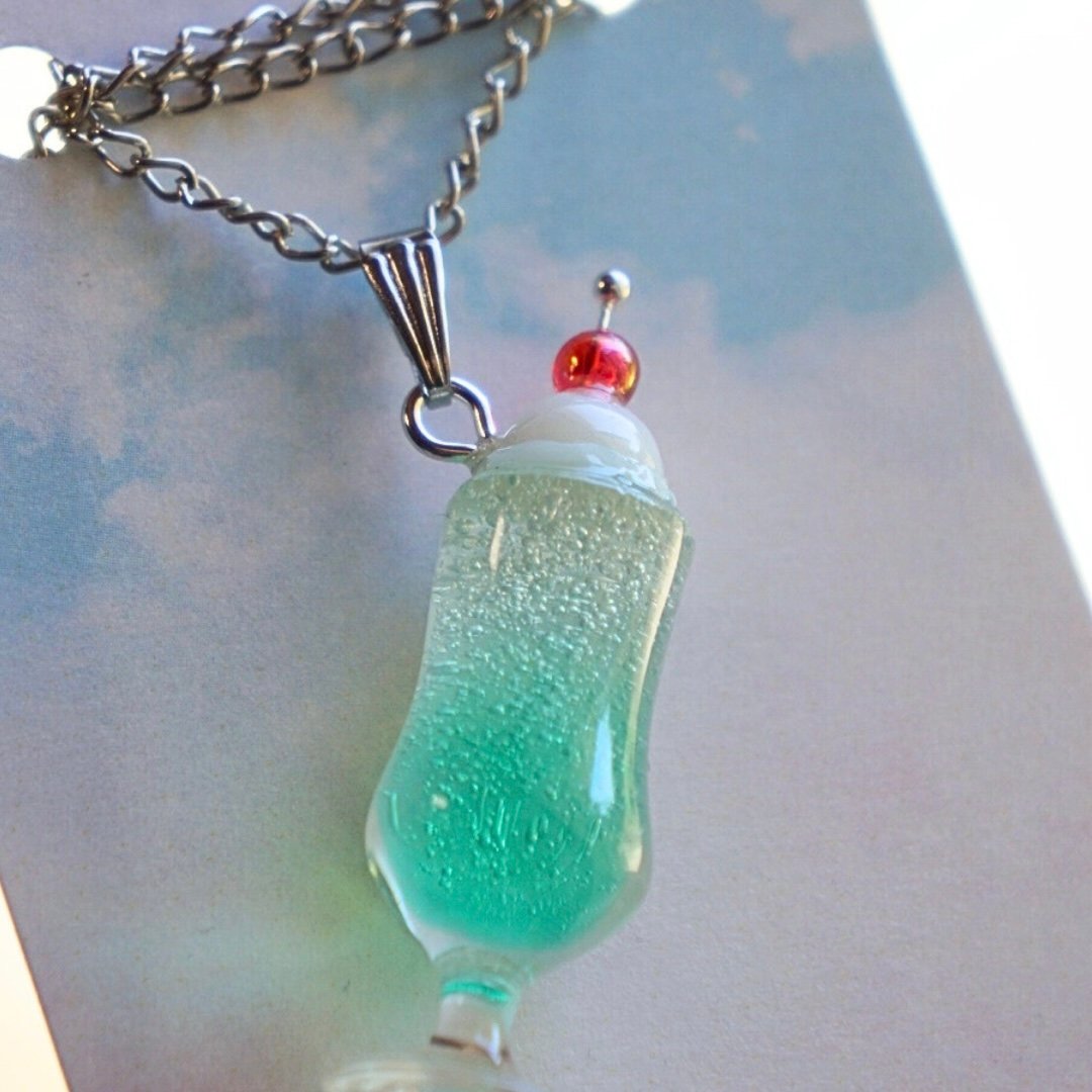 SV越物アコヤ真珠無調色グリーンカルセドニ ークリームソーダモチーフチャーム SV越物アコヤ真珠無調色グリーンカルセドニ ークリームソーダ