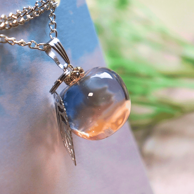 空色りんご−幻想的な茜空−』 ネックレス | 蒼空屋−レジン雑貨−