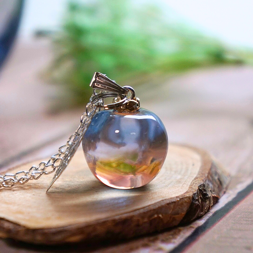 幻想的な空　雲レジンネックレス 幻想的な空 雲レジンネックレス