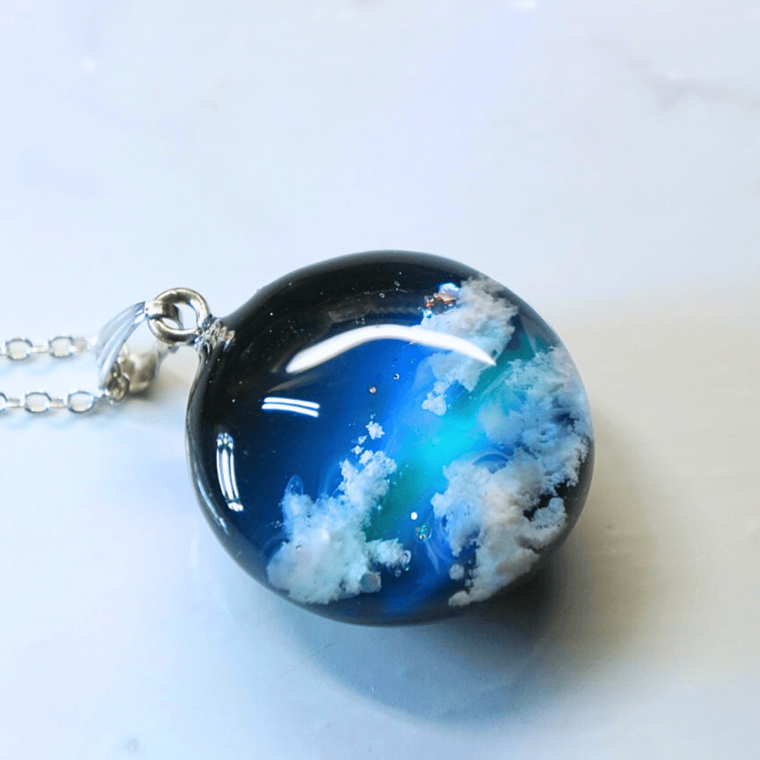 深い夜が明ける時』 円ネックレス | 蒼空屋−レジン雑貨−