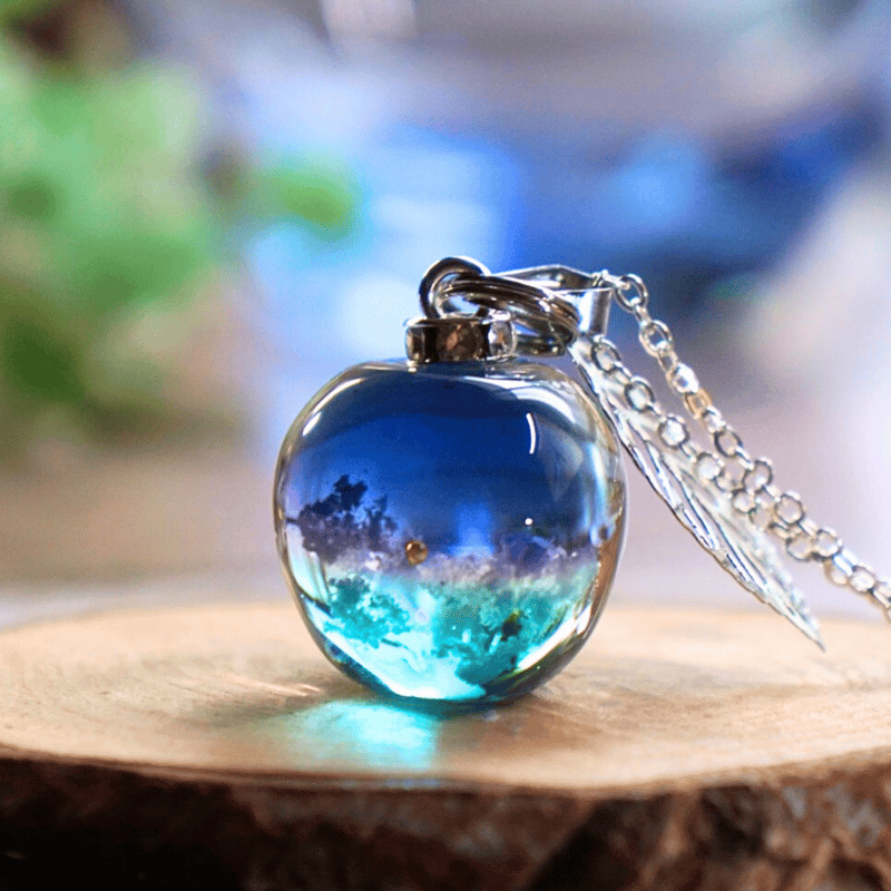 空色りんご−深青空−』 ネックレス | 蒼空屋−レジン雑貨−