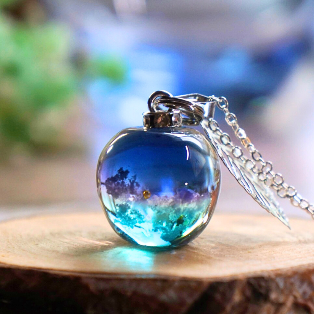 空色りんご−深青空−』 ネックレス | 蒼空屋−レジン雑貨−
