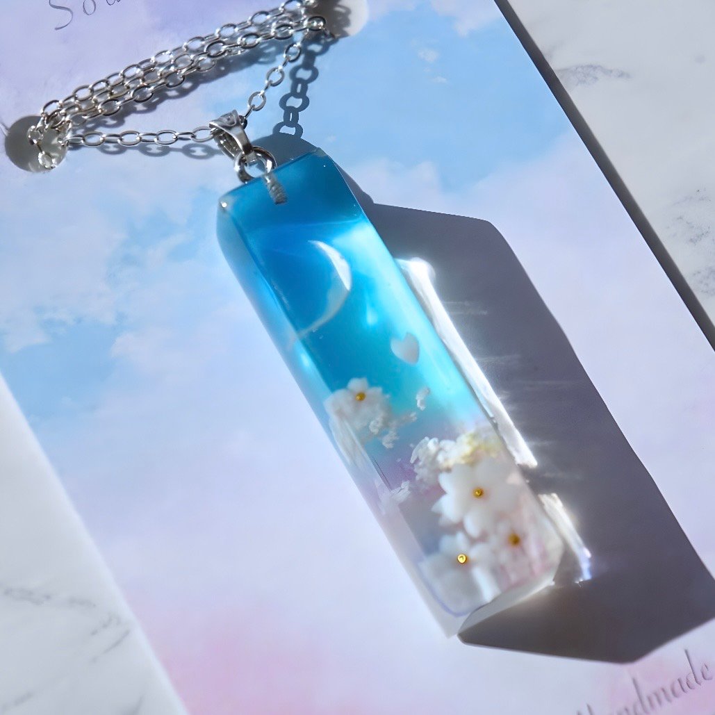 桜舞う朧月』 四角柱ネックレス（大きめ) | 蒼空屋−レジン雑貨−