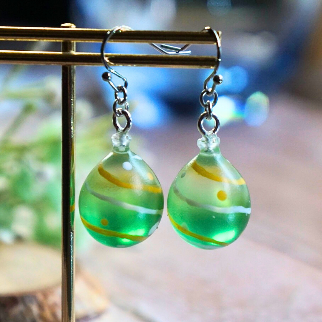 翡翠のみみ？かざり PAIR OF LAVENDER JADEITE, EMERALD AND DIAMOND EARRINGS 天然紫色