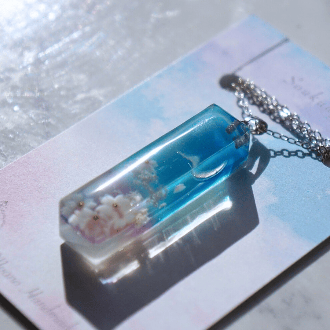 桜舞う朧月』 四角柱ネックレス（大きめ) | 蒼空屋−レジン雑貨−