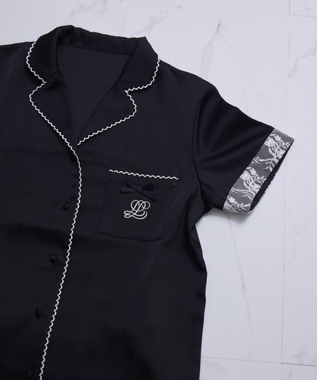 ロゴ刺繍サテンパジャマ