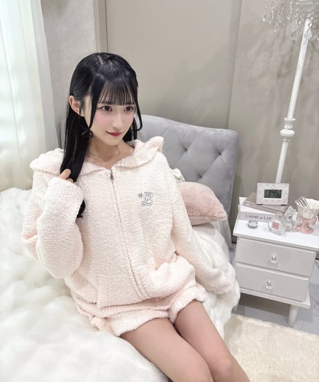 フリルフード付きニットパーカー