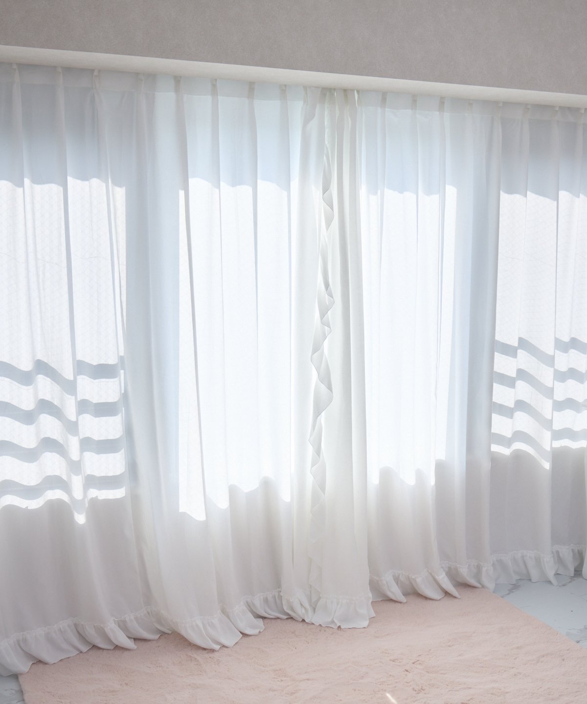 タッセル付きフリルカーテン | LARME de LAPIN（ラルムドラパン）