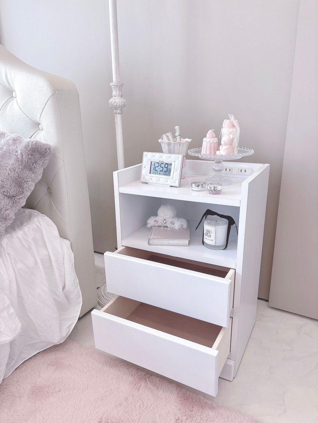 定価約50万円　ナイトテーブル　特注　ホワイト鏡面 送料無料】ホワイトナイトテーブル | LARME de LAPIN（ラルムドラパン）