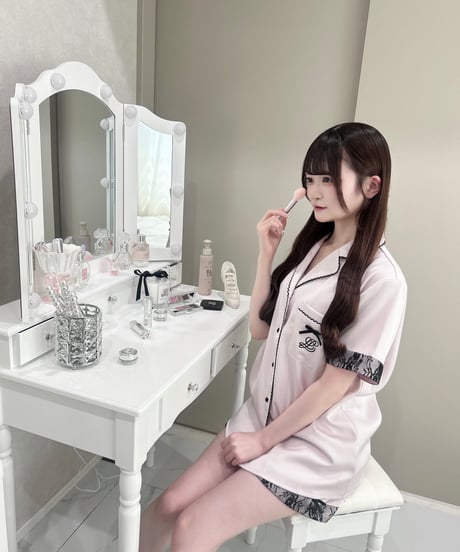 ロゴ刺繍サテンパジャマ